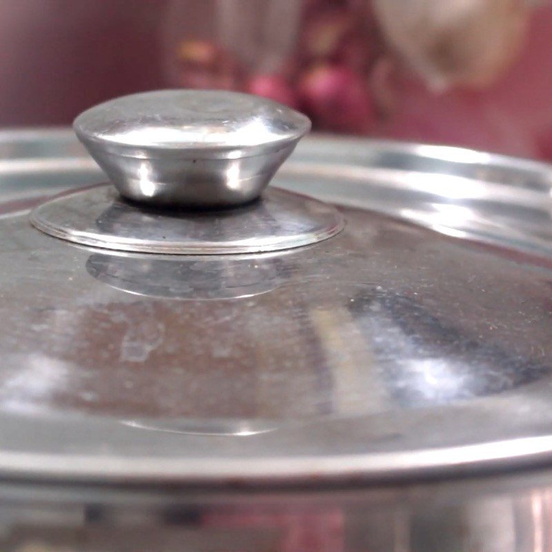 Step 4 Steaming the cake Bánh ít mít with mung bean filling