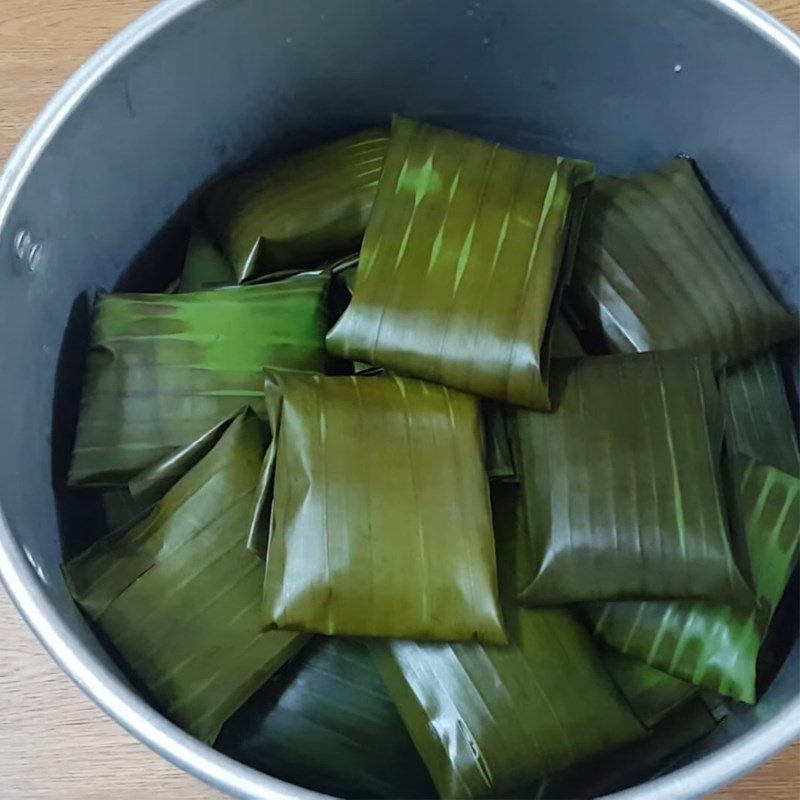 Step 5 Steaming the Cake Gấc and Green Bean Cake