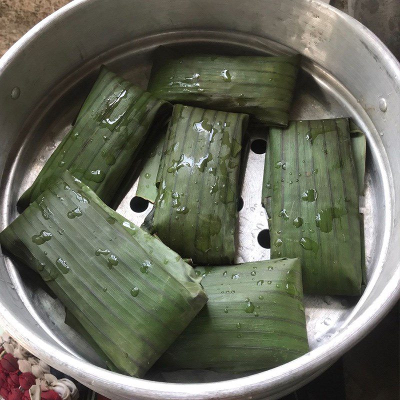 Step 4 Steam the cassava banana cake Cassava banana cake