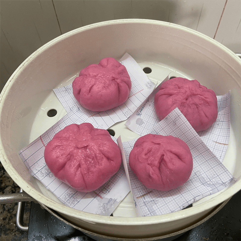 Step 6 Steaming the buns Red dragon fruit steamed bun with chicken breast