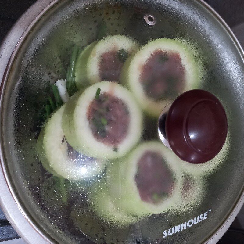 Step 3 Steam the stuffed gourd Steamed stuffed gourd