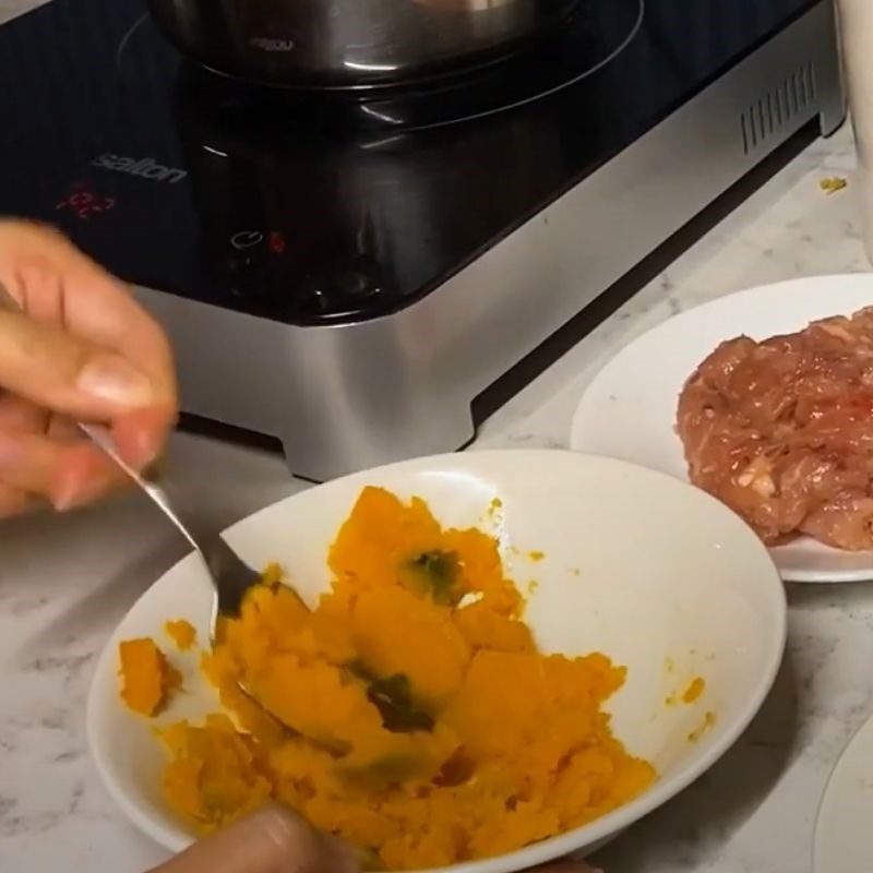 Step 3 Steam the pumpkin Chicken porridge with pumpkin and quinoa seeds