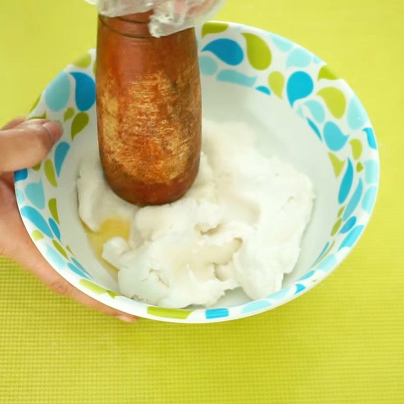 Step 2 Steam the rice cake dough with cheese filling