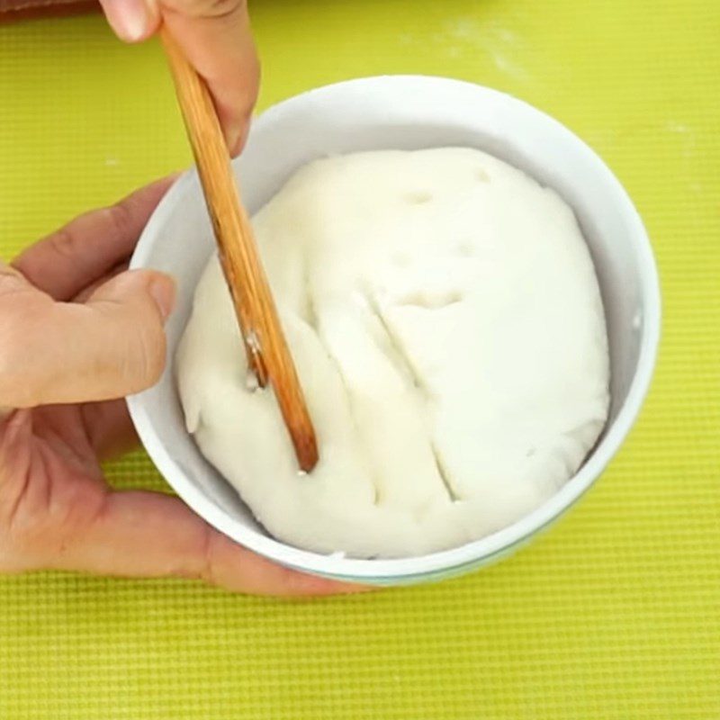 Step 2 Steam the rice cake dough with cheese filling