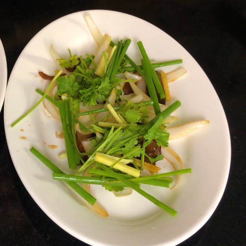 Step 4 Steaming the fish Steamed barramundi with green onion and ginger