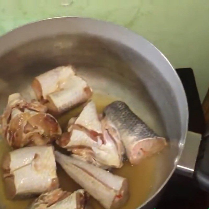 Step 3 Steam the fish Snakehead fish steamed with rice paddy herb