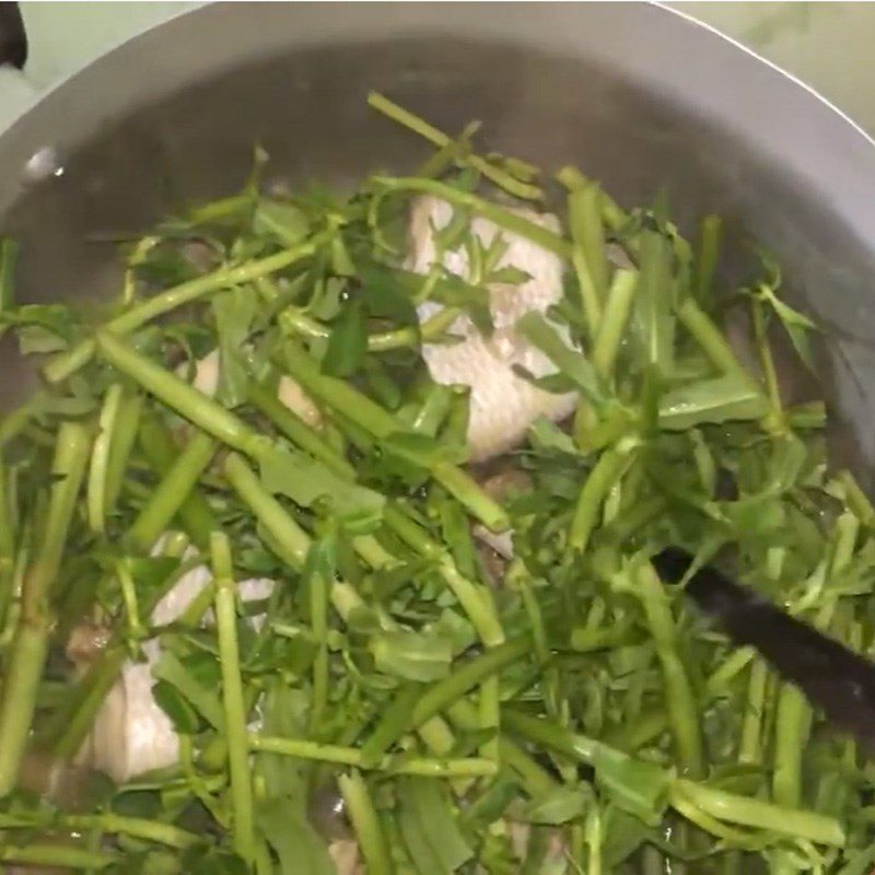 Step 3 Steam the fish Snakehead fish steamed with rice paddy herb