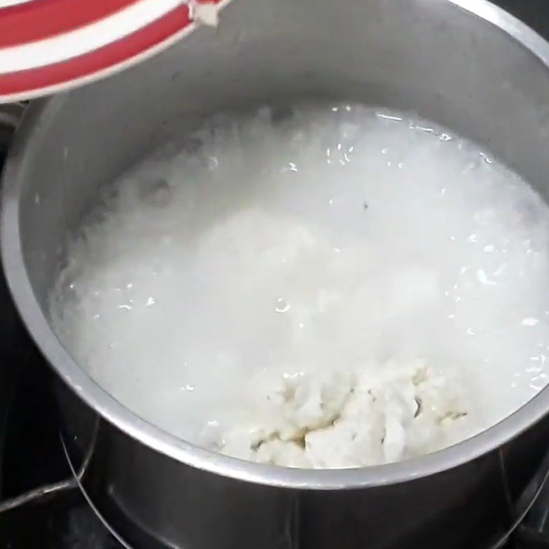 Step 4 Cooking porridge Fish porridge with water spinach