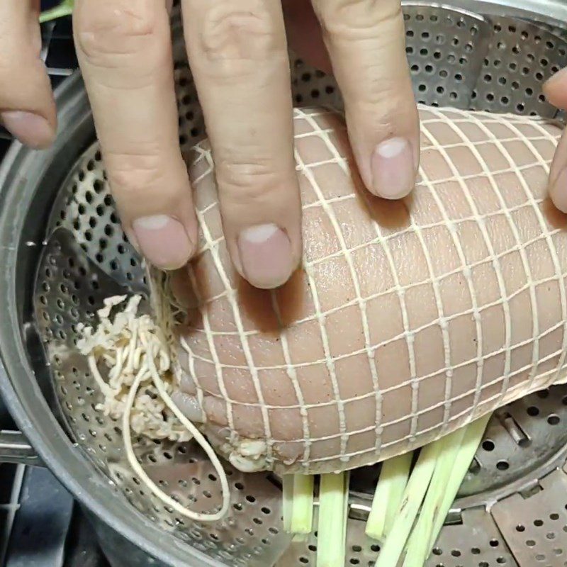 Step 5 Steaming the pork leg