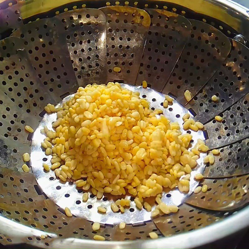 Step 3 Steaming the mung beans Pumpkin coconut balls steamed