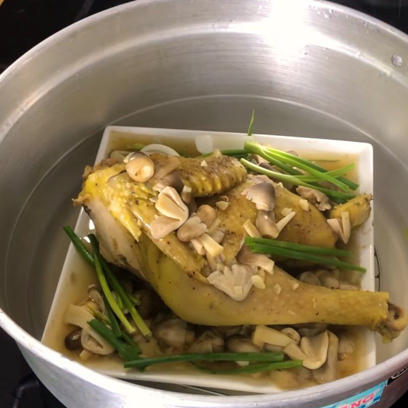 Step 4 Steamed chicken Steamed chicken with straw mushrooms