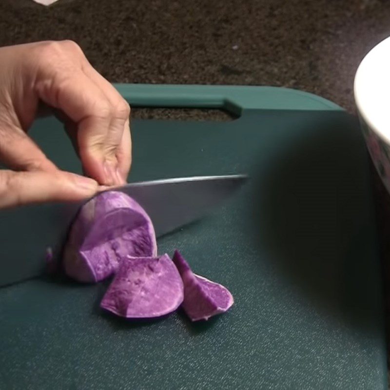 Step 1 Steam purple sweet potatoes for Purple Sweet Potato Sticky Rice Cake