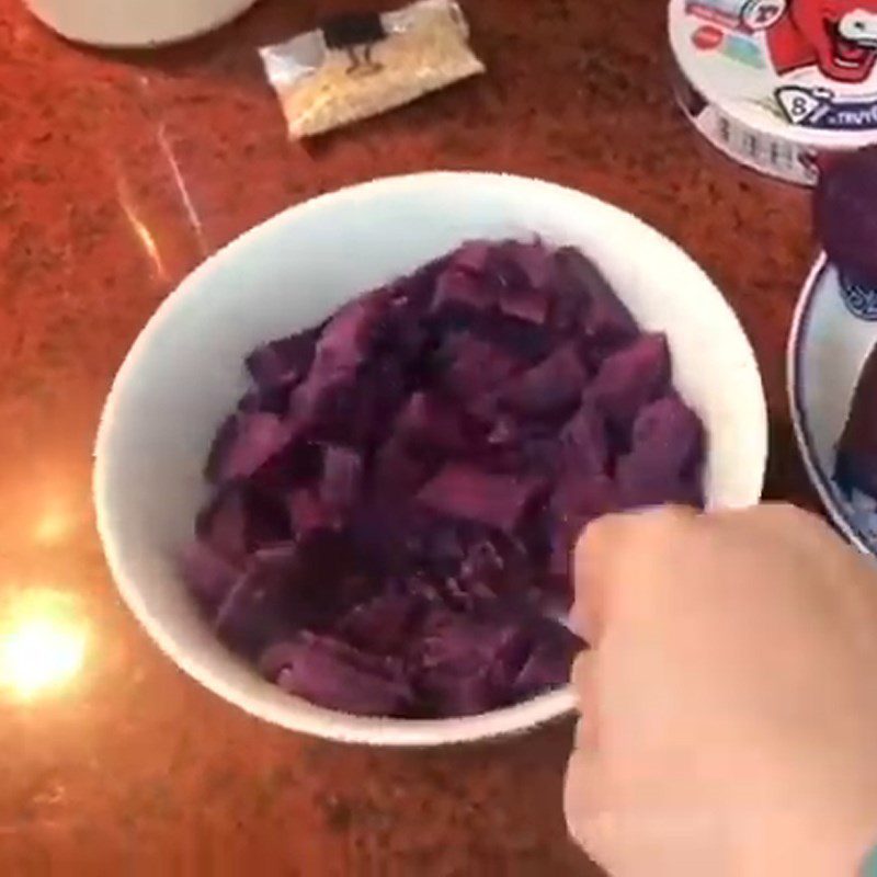 Step 1 Steaming purple sweet potatoes Purple Sweet Potato Cakes with Cheese Filling using an Air Fryer