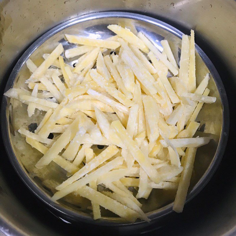 Step 2 Steam the potatoes for Stir-fried potatoes with eggs