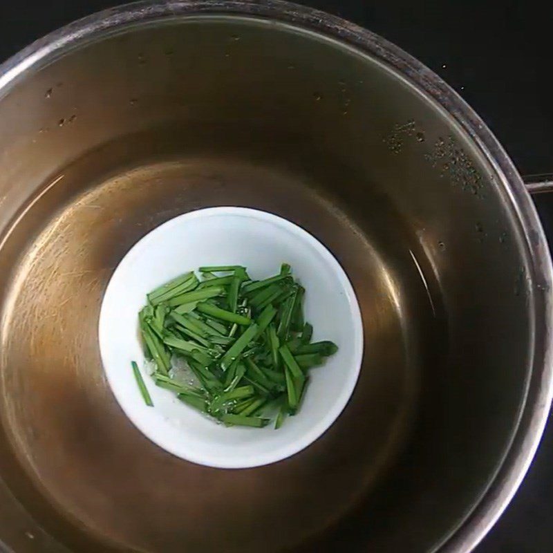 Step 2 Steamed chives with rock sugar Steamed chives with rock sugar