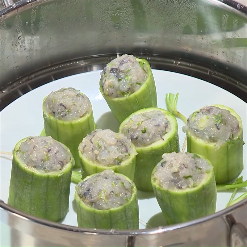 Step 4 Steaming the dish Stuffed Gourd with Shrimp