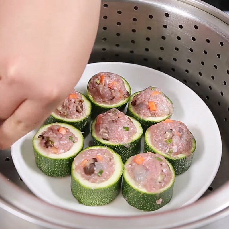 Step 5 Steam the dish Zucchini stuffed with meat