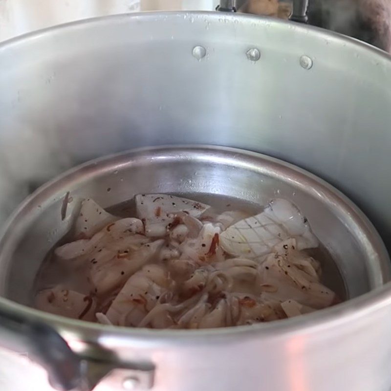 Step 3 Steam the squid Steamed squid with coconut water