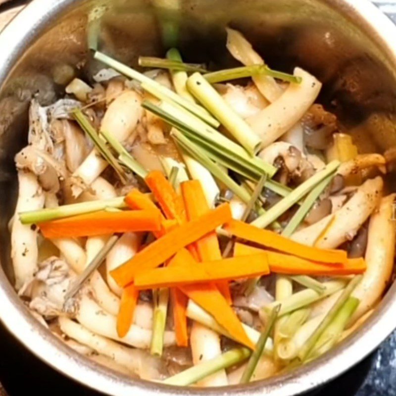 Step 4 Steam the mushrooms Steamed oyster mushrooms with lemongrass and ginger