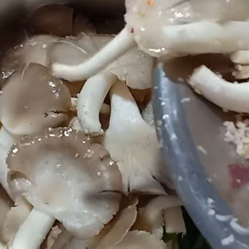 Step 4 Steamed mushrooms Simple steamed oyster mushrooms with lemongrass