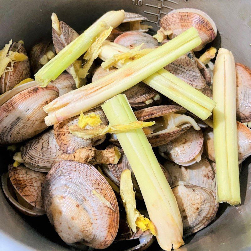 Step 2 Steamed clams with lemongrass 2-cup clams steamed with lemongrass