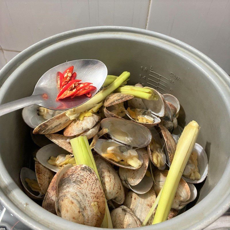 Step 2 Steamed clams with lemongrass 2-cup clams steamed with lemongrass