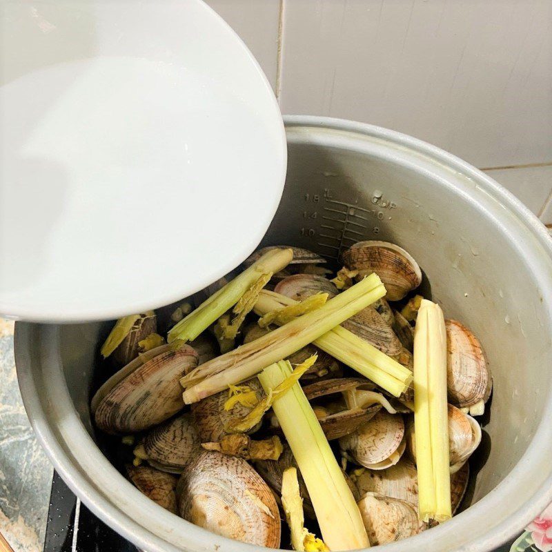 Step 2 Steamed clams with lemongrass 2-cup clams steamed with lemongrass