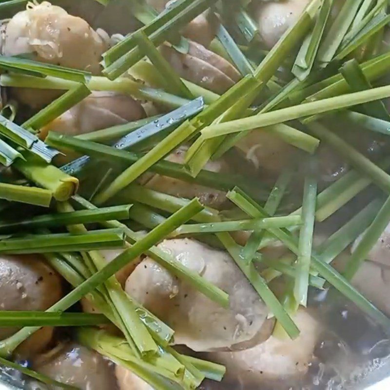 Step 3 Steaming with lemongrass Straw mushrooms steamed with lemongrass and garlic