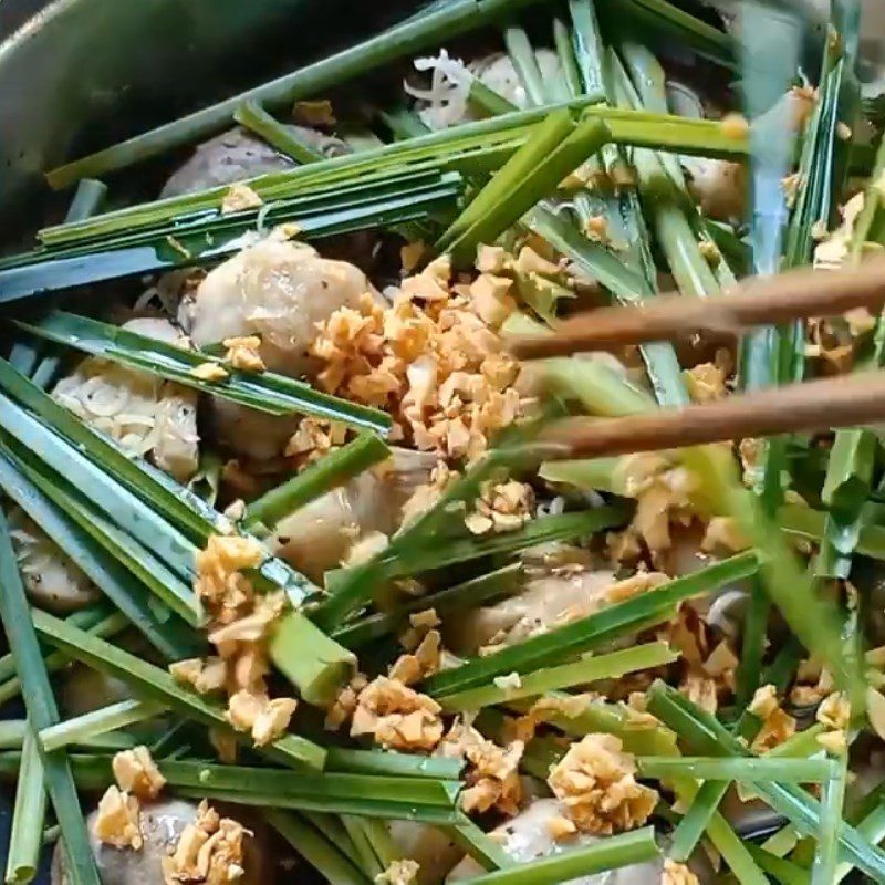 Step 3 Steaming with lemongrass Straw mushrooms steamed with lemongrass and garlic