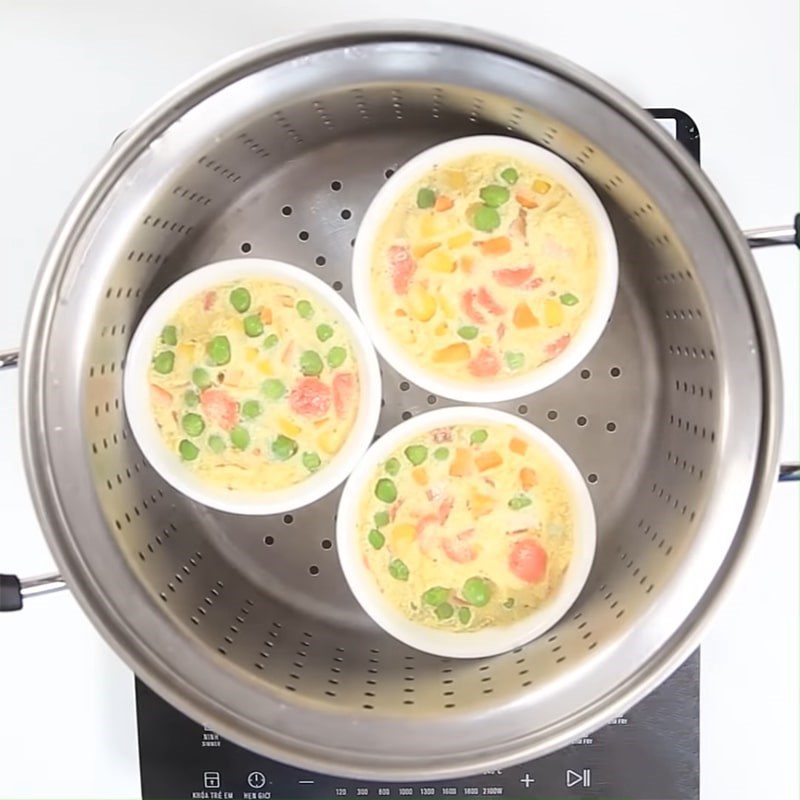 Step 3 Steam the eggs Colorful vegetable steamed eggs