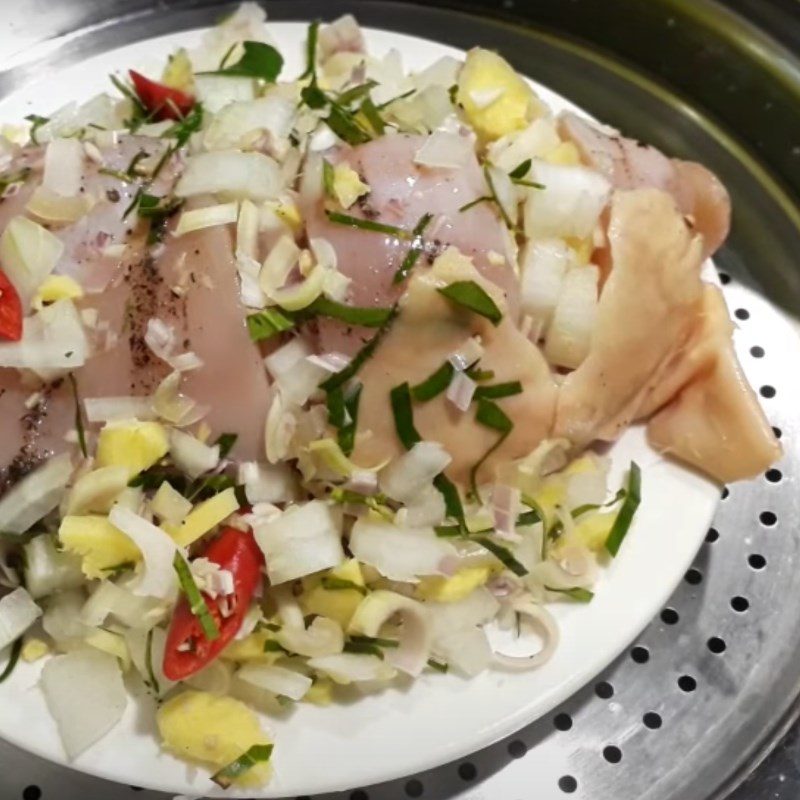 Step 3 Steam the chicken breast Steamed chicken breast with lime leaves