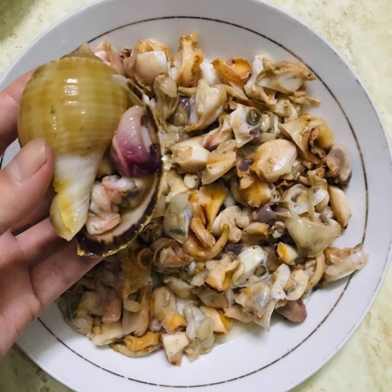 Step 3 Steaming and Cutting Garlic Snails Grilled Garlic Snails with Fish Sauce (recipe shared by a user)