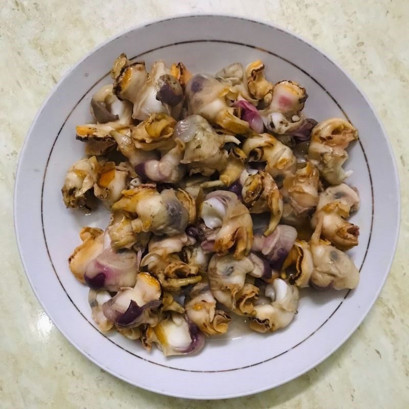 Step 3 Steaming and Cutting Garlic Snails Grilled Garlic Snails with Fish Sauce (recipe shared by a user)