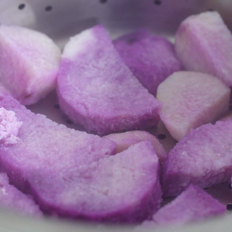 Step 2 Steam and mash the purple yam Che sweet potato pudding (purple yam) chewy