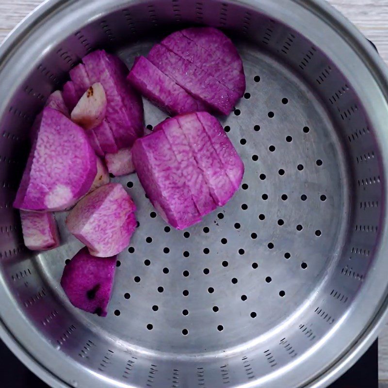 Step 2 Steam and mash the purple yam Che sweet potato pudding (purple yam) chewy