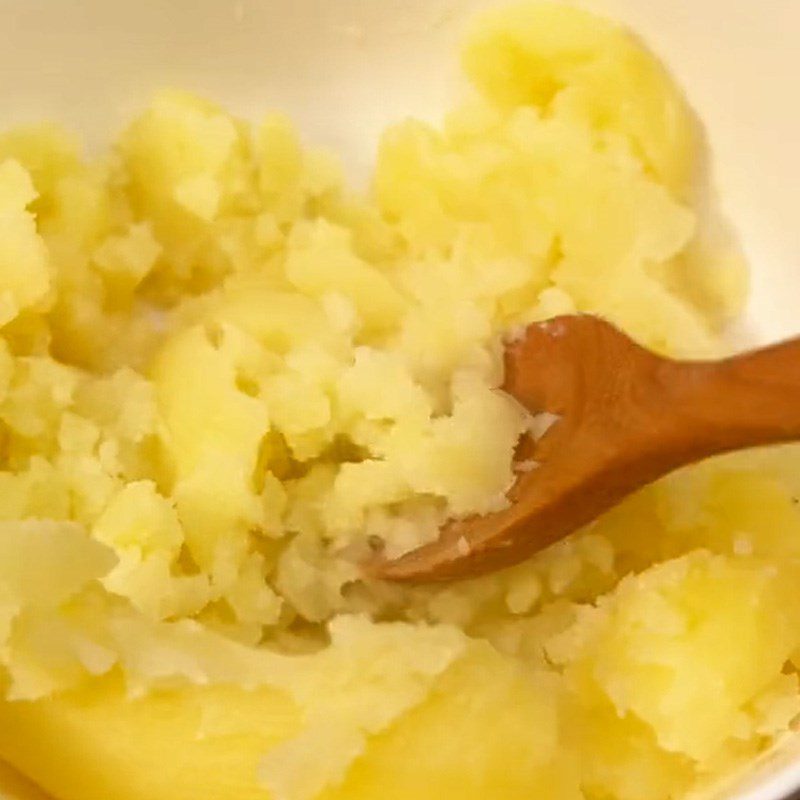 Step 1 Steam and mash the potatoes Mushroom-shaped potato cake