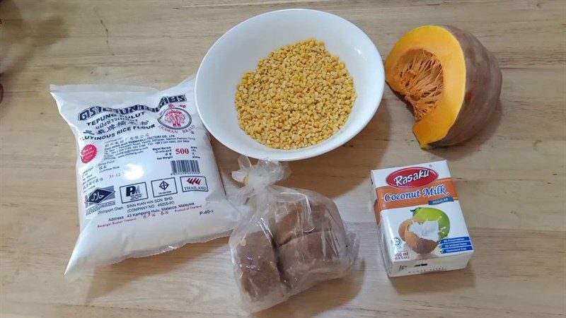 Ingredients for the pumpkin floating rice cake