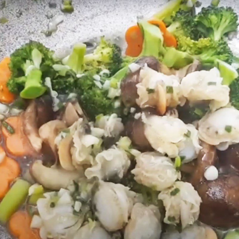 Step 4 Completion Scallops stir-fried with broccoli