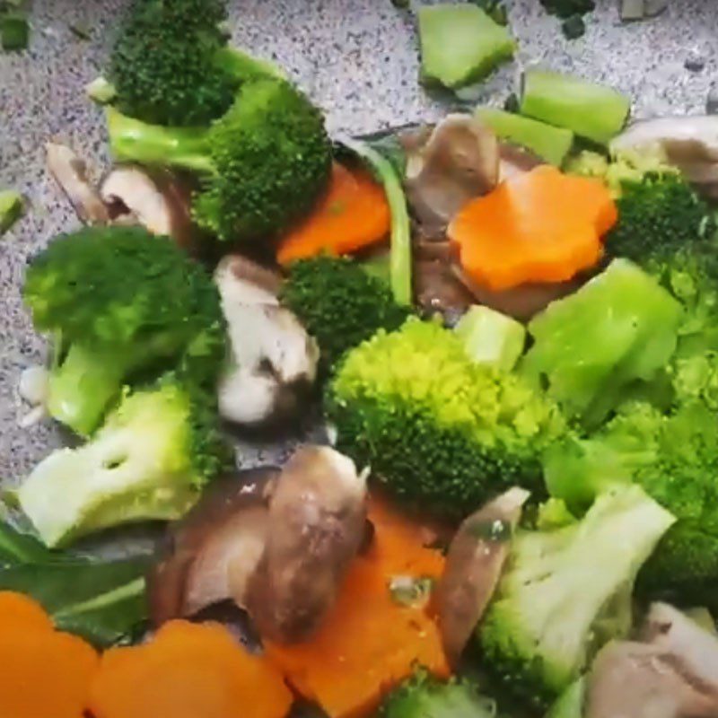 Step 4 Completion Scallops stir-fried with broccoli