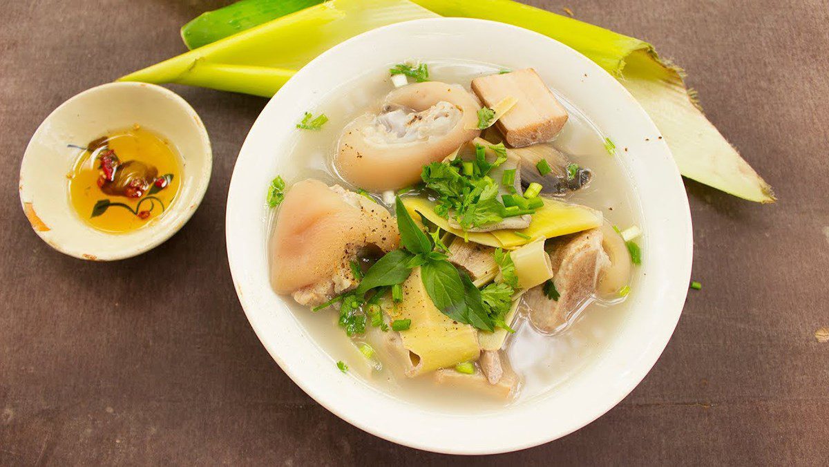 Banana flower soup with pork knuckles