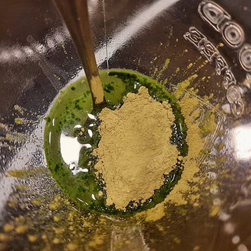 Step 1 Dissolve matcha powder for iced Matcha latte