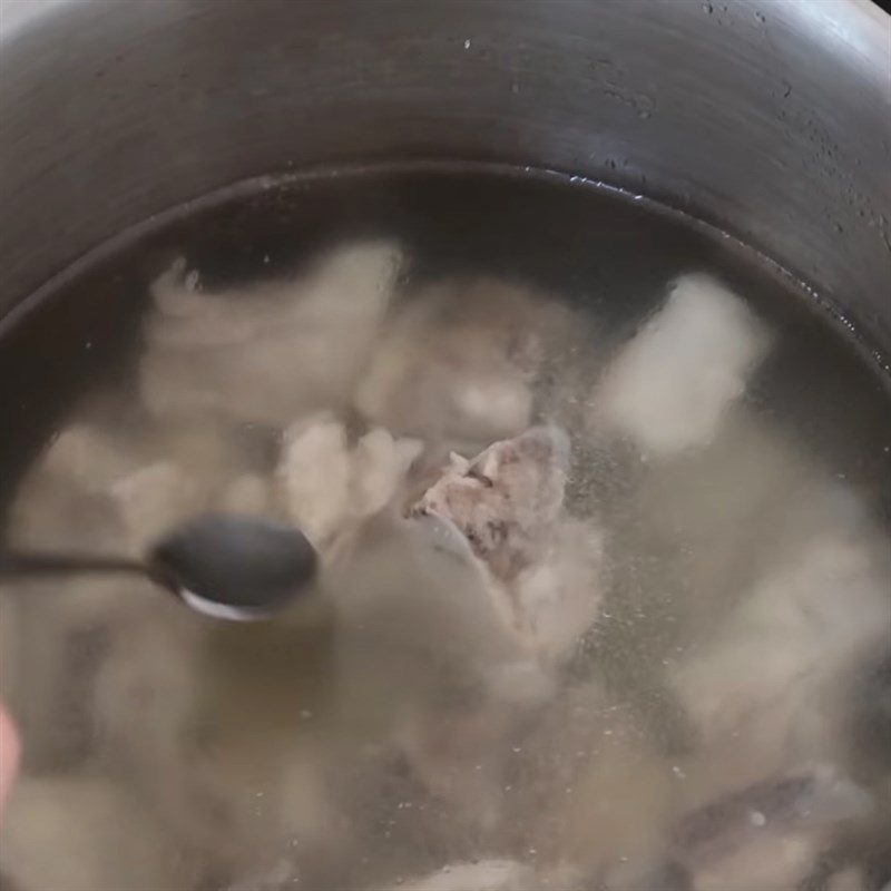 Step 8 Completion Quang noodles with shrimp and meat