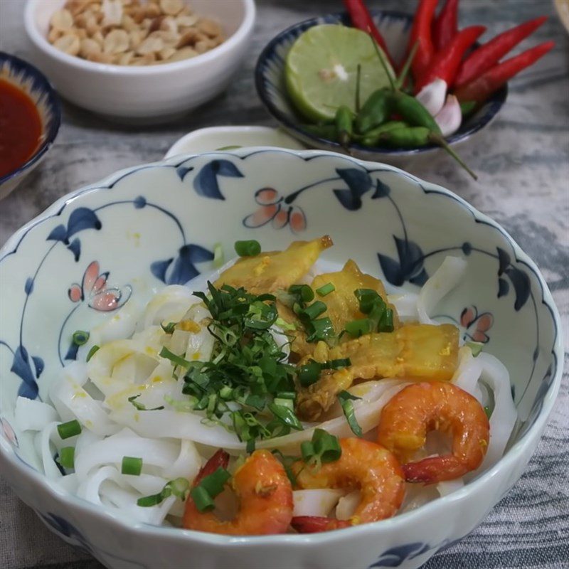 Step 8 Completion Quang noodles with shrimp and meat