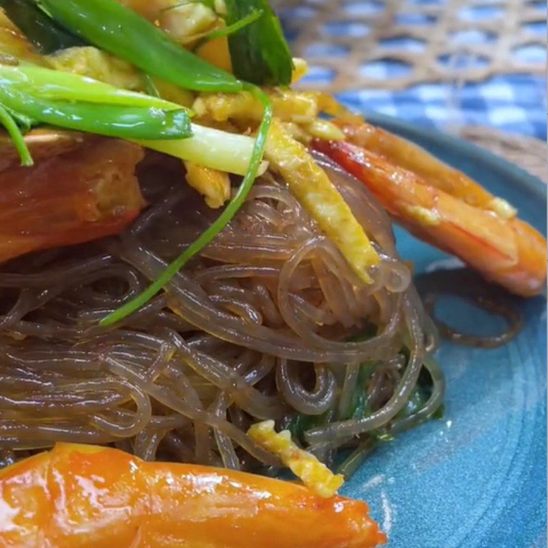 Step 4 Completion of Thai-style shrimp stir-fried vermicelli (Recipe shared from Tiktok Cooking with TasteVN)