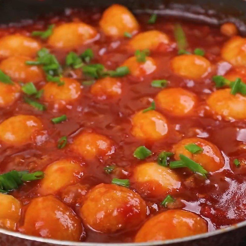 Step 5 Completion of quail eggs with tomato sauce