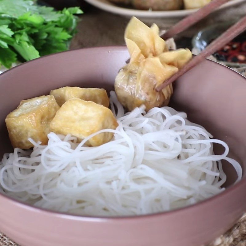 Step 6 Blanching noodles Vegetarian wonton noodle