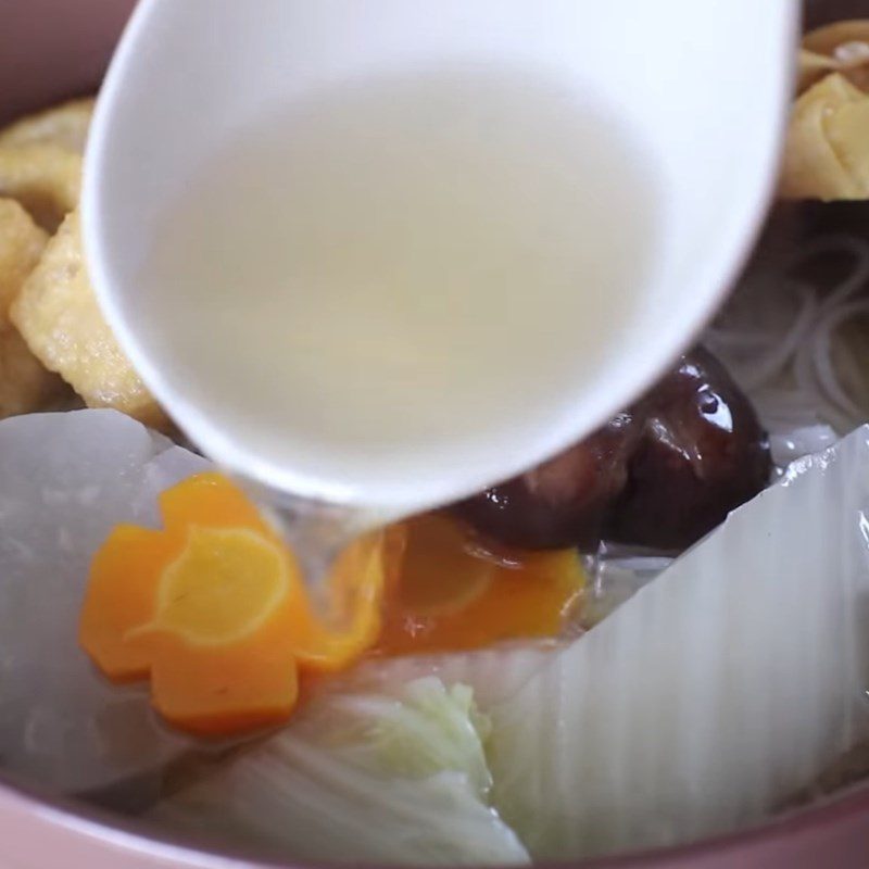 Step 6 Blanching noodles Vegetarian wonton noodle