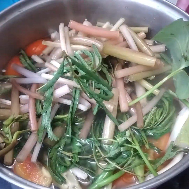 Step 3 Completion of sour soup with water lily flowers and mushrooms