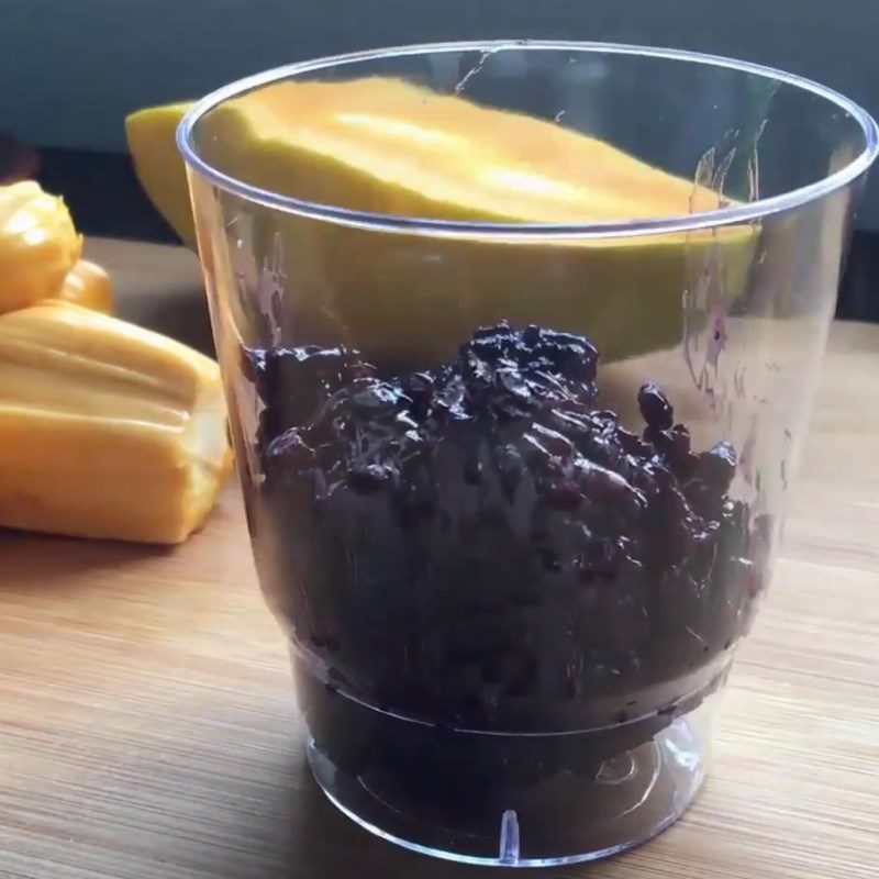 Step 4 Completion Black sticky rice yogurt fruit dessert