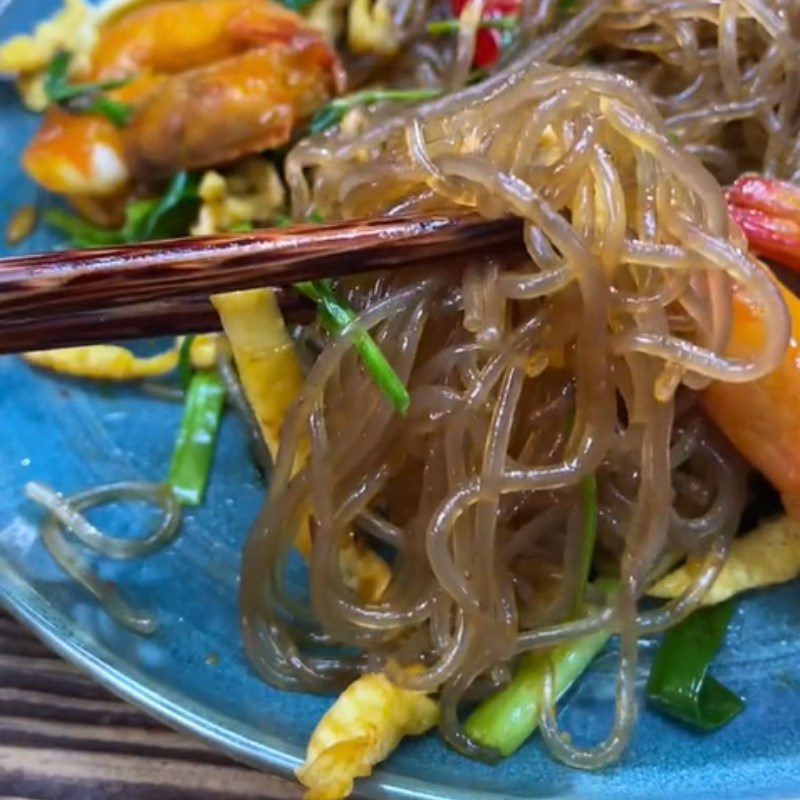 Step 4 Completion of Thai-style shrimp stir-fried vermicelli (Recipe shared from Tiktok Cooking with TasteVN)